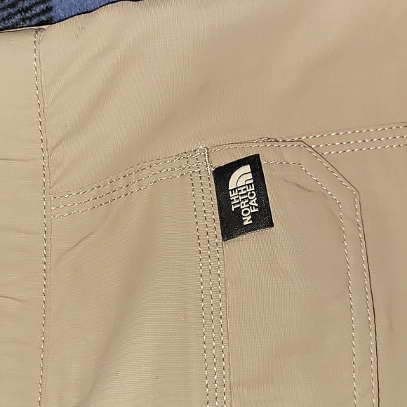 The North Face. Cargo Convertable Pant/shorts. LIKE-NEW. Men's size Large. - Picture 5 of 16